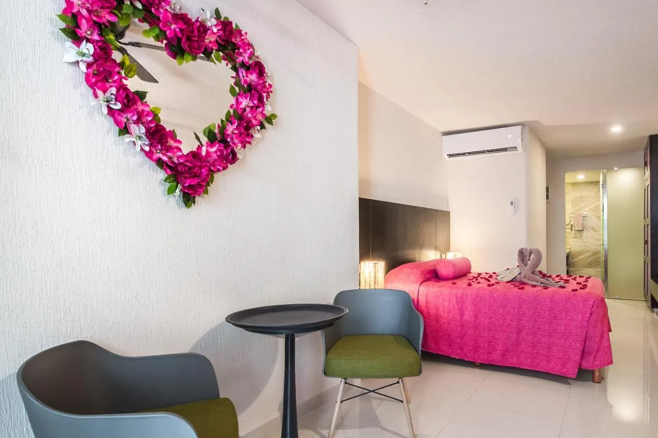 פלאייה דל כרמן Suites Corazon מלון דירות